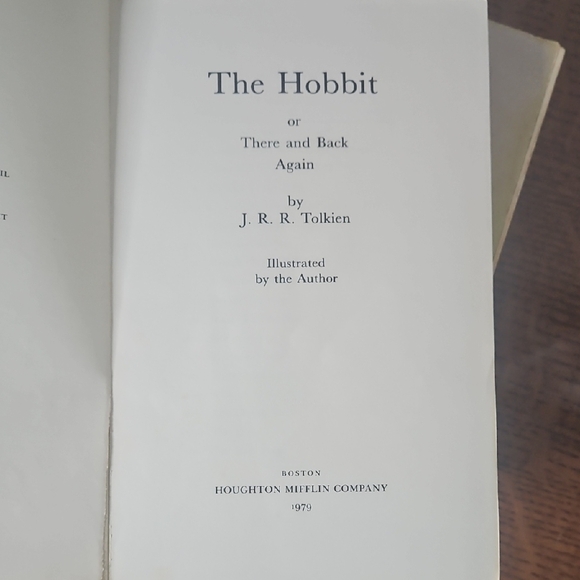 J.R.R. Tolkien Boxed Book Set - Picture 5 of 7